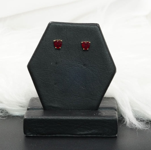 Aretes Corazón Rubí – Brilla con Amor y Estilo